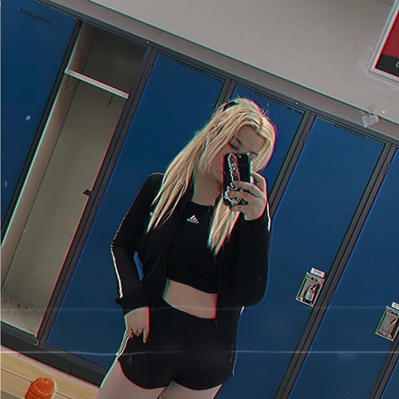 Meet your Posher, Steph - Picture 2 of 5